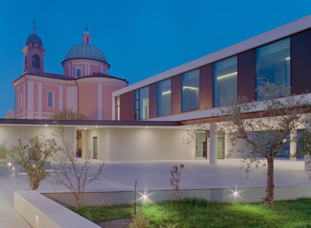 centro parrocchiale Fulgor Gambettola notturno
