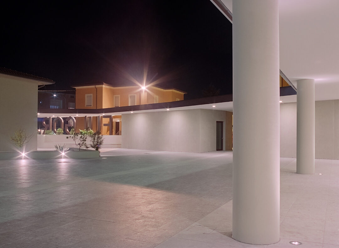 centro parrocchiale Fulgor Gambettola notturno
